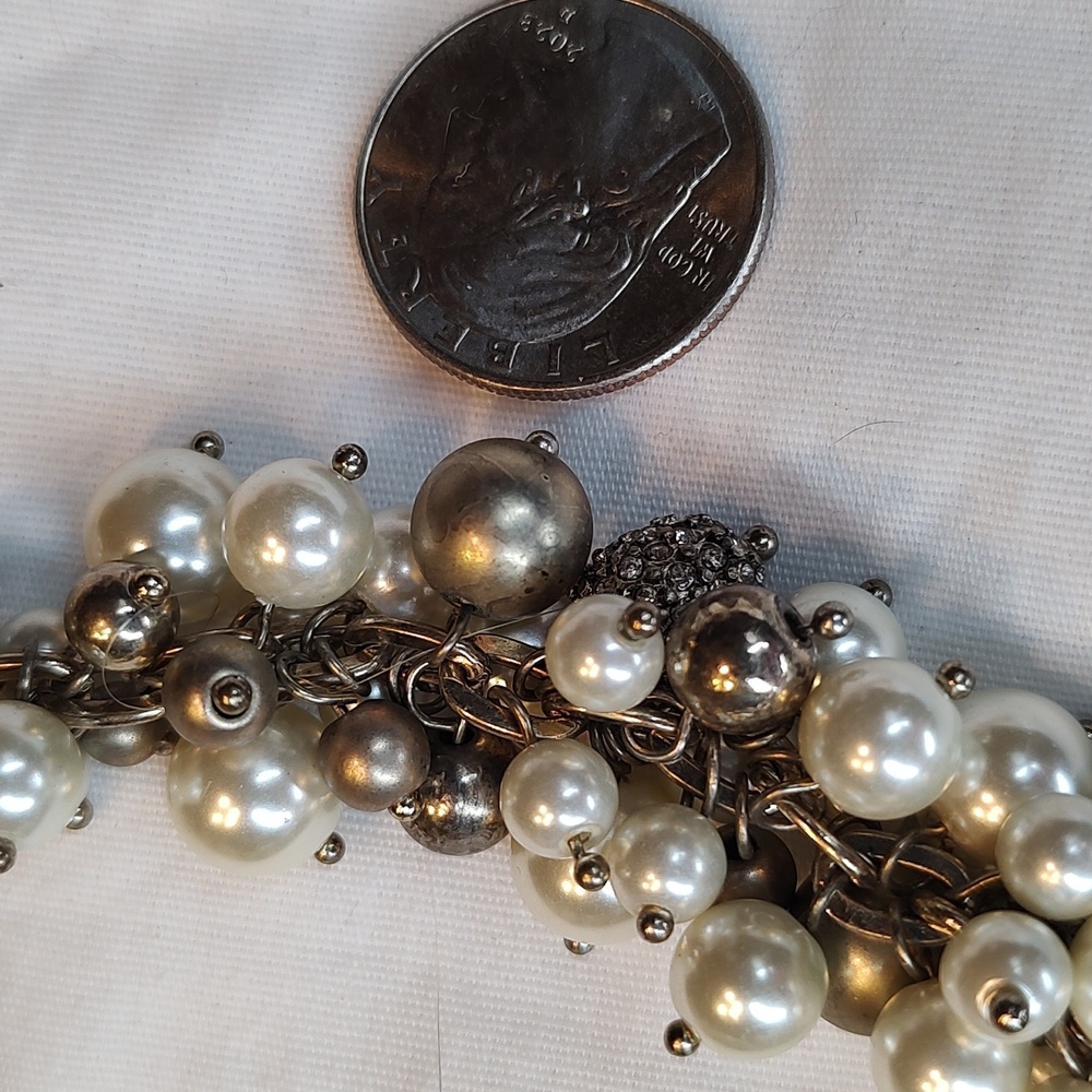 Loft cluster pearl necklace, multiple types of beads - Picture 2 of 6